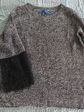 Apt. 9 Marled Black and Cream Crew Sweater with Faux-Fur 3/4 Length Sleeve Cuff
